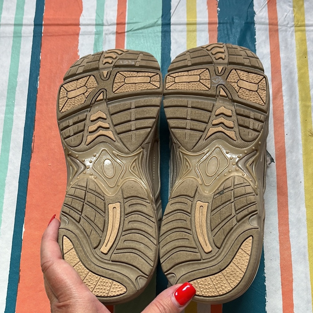Last chance sale!
Vionic Cream Athletic Shoes with Supportive Sole - Picture 7 of 8